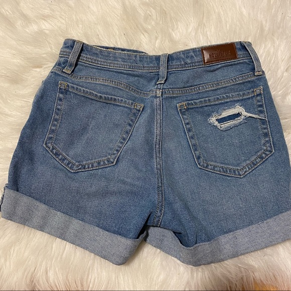 Hollister Ultra High Rise Mom Short 3” - Picture 3 of 3